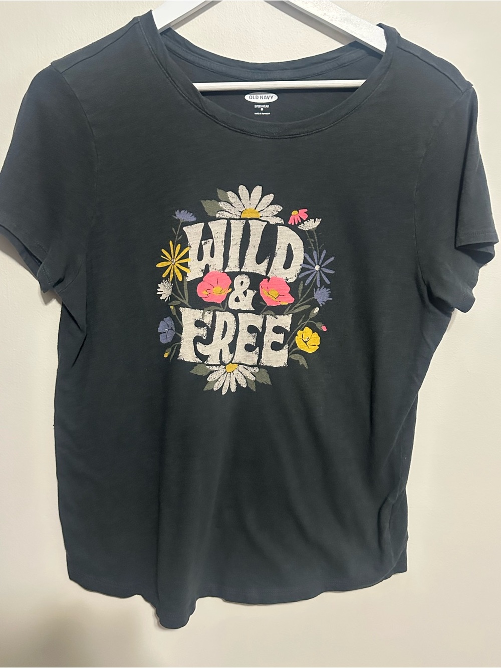 Old Navy Black 'Wild & Free' Floral Graphic Tee - Picture 3 of 5